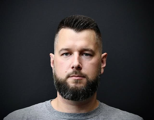 Classic pompadour with beard blend