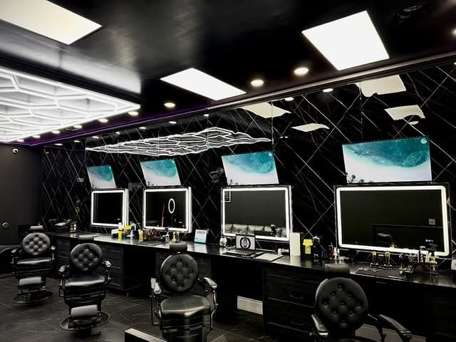 Inside The Fade Spot, LED mirror stations